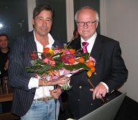 Links de nieuwe voorzitter Eddy Droste en rechts de aftredende voorzitter Henk Martens